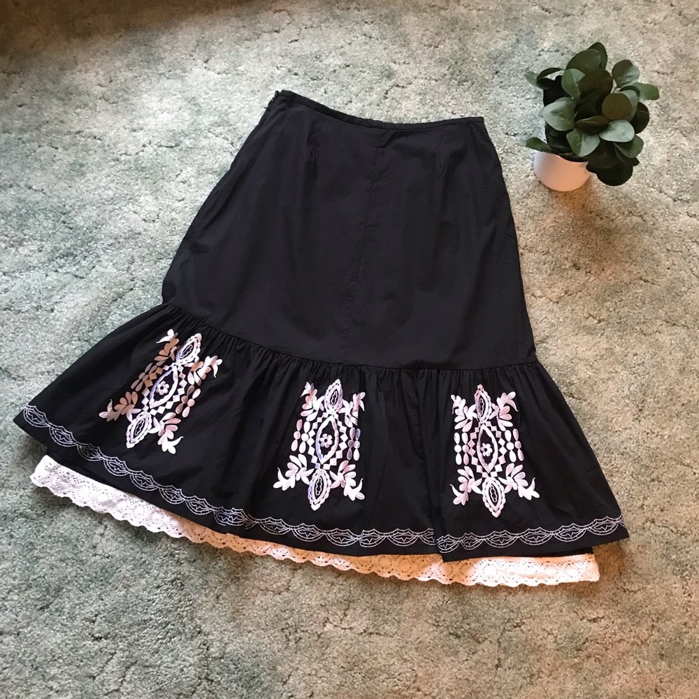 NYGARD Mexican Style, Mid Length Skirt, Black White Skirt, 6 Petite